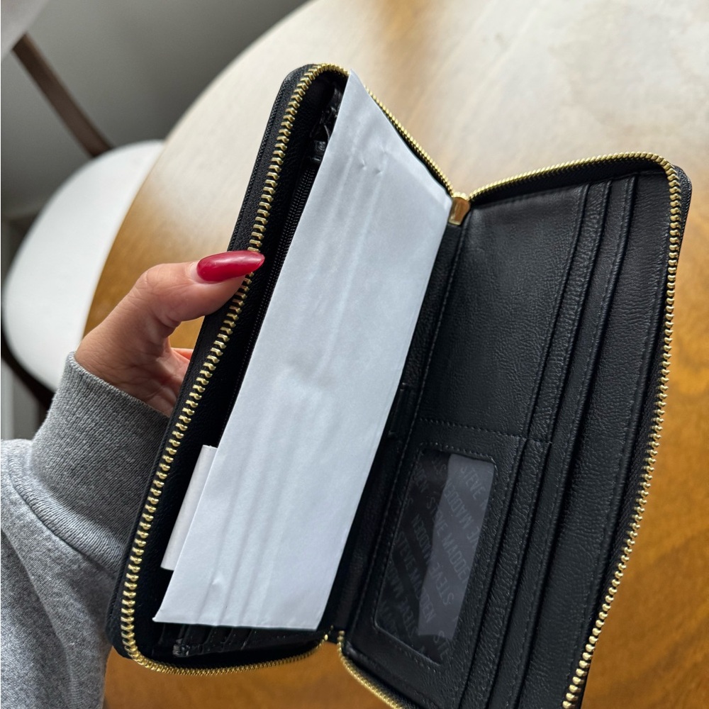 Steve Madden Black Wallet Sleek Leather Design - Picture 4 of 4
